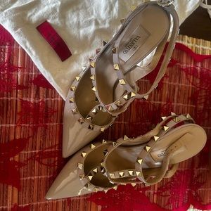Valentino rockstud: 38(7.5) excellent condition